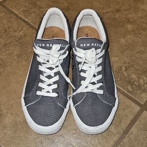 Men's Gray Sneakers